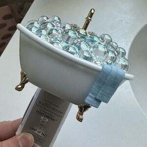 Bath and body works wallflower plug